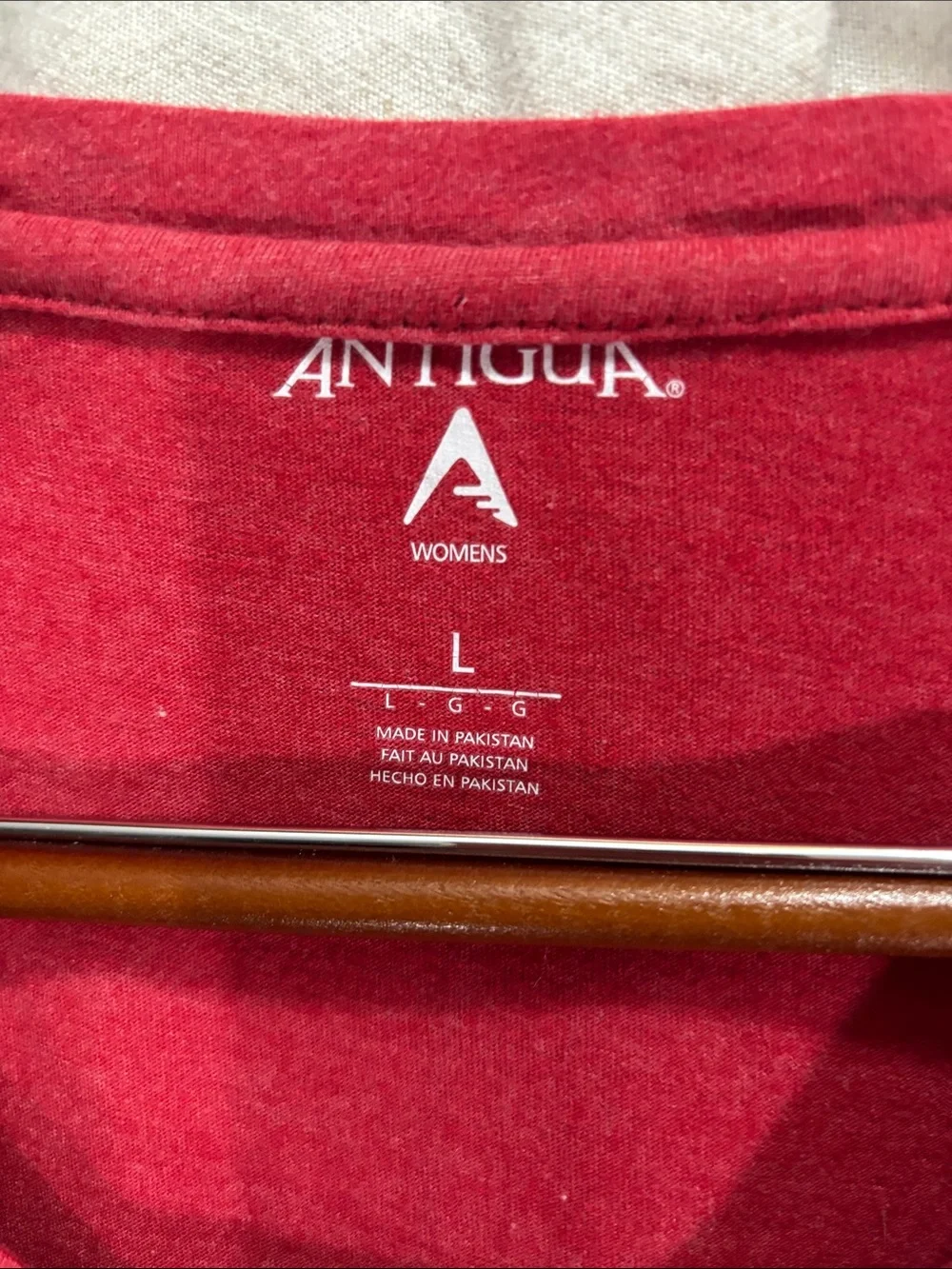 Antigua Chicago Blackhawks Women’s V-Neck Tee Tomahawk Logo Size Large